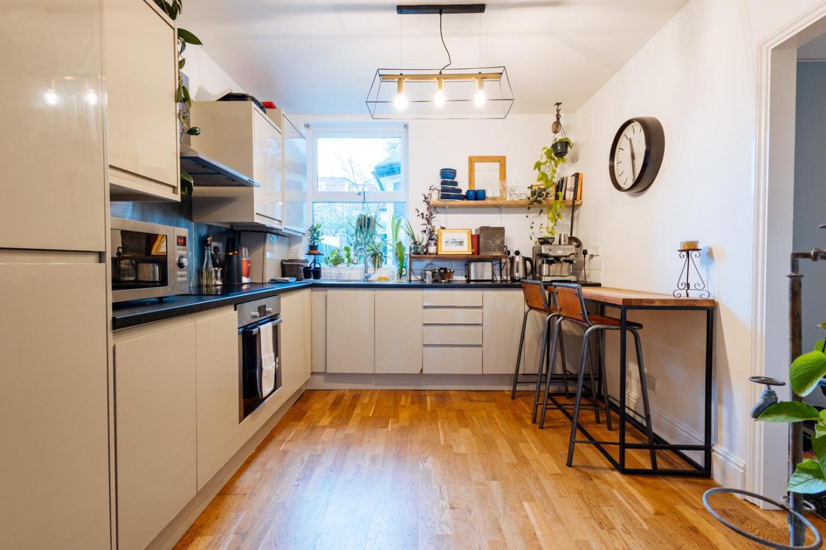 Unique Private Apartment W/ Easy Access To Central Лондон Экстерьер фото