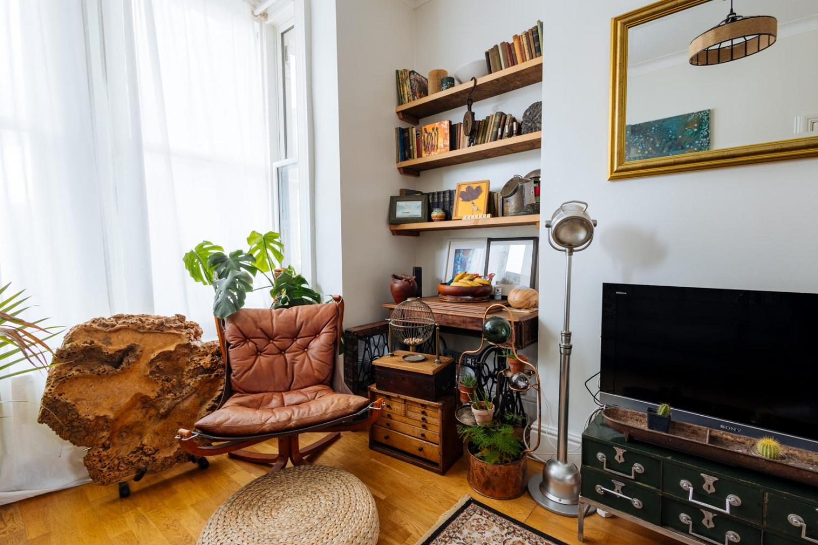 Unique Private Apartment W/ Easy Access To Central Лондон Экстерьер фото