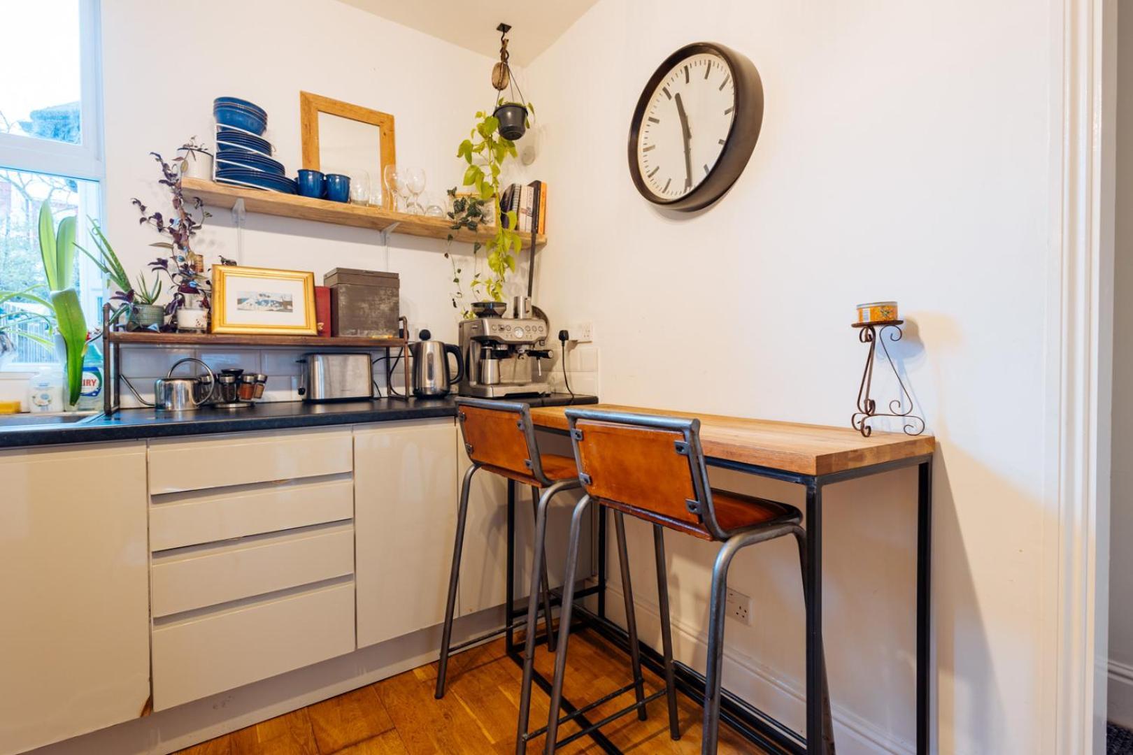 Unique Private Apartment W/ Easy Access To Central Лондон Экстерьер фото